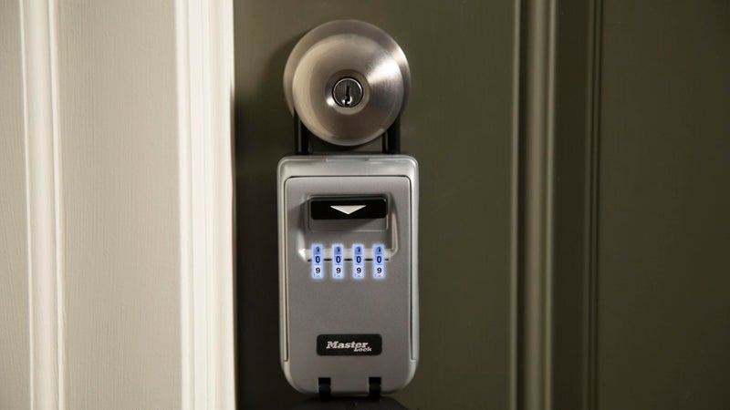 Master Lock صندوق قفل مفاتيح محمول أسود من ماستر لوك مع أقراص مضيئة، مجموعة/إعادة تعيين التركيبة للمستأجرين، الضيوف، العملاء، مثالي لوكلاء العقارات، الملاك أو مديري الممتلكات، يحمل 6 مفاتيح، 5424EC - Image 2
